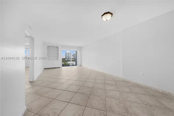 400 Kings Point #1427, Sunny Isles Beach, FL 33160