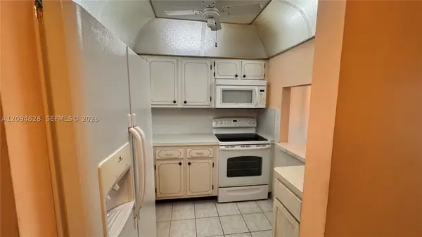 8400 Sunrise Lakes #306, Sunrise, FL 33322