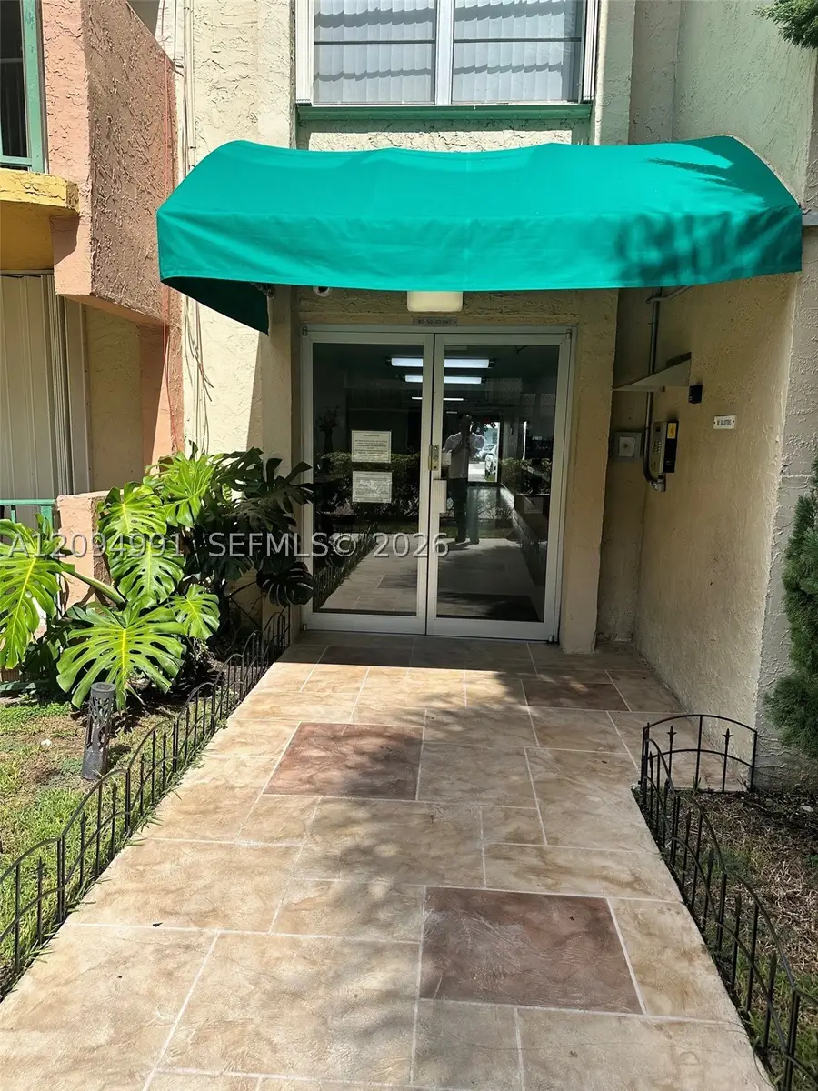 9360 Fontainebleau #410, Miami, FL 33172 - #2