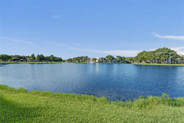 1522 Whitehall #106, Davie, FL 33324