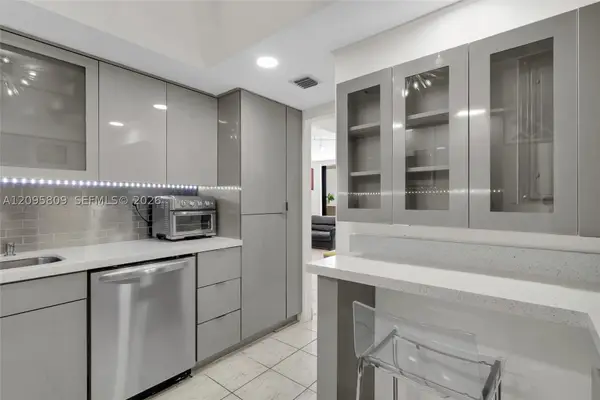 1623 Collins #812, Miami Beach, FL 33139