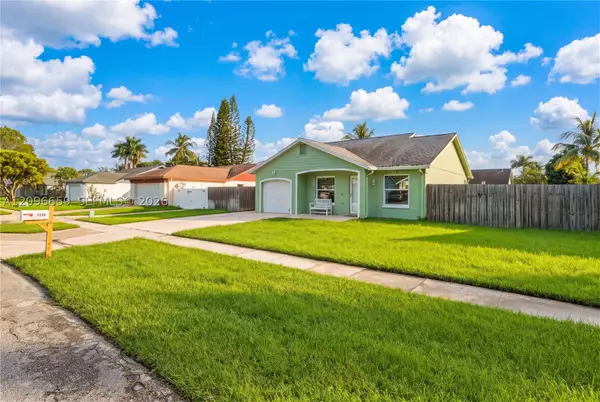 1290 Mc Dermott, Royal Palm Beach, FL 33411