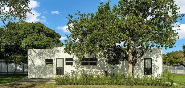 1046 Jann, Opa Locka, FL 33054