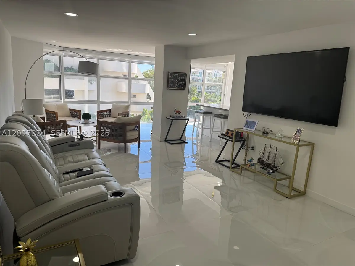 6423 Collins #401, Miami Beach, FL 33141 - #1
