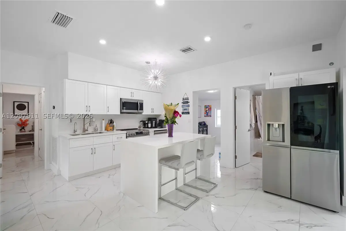 925 NE 4th, Hallandale, FL 33009 - #1