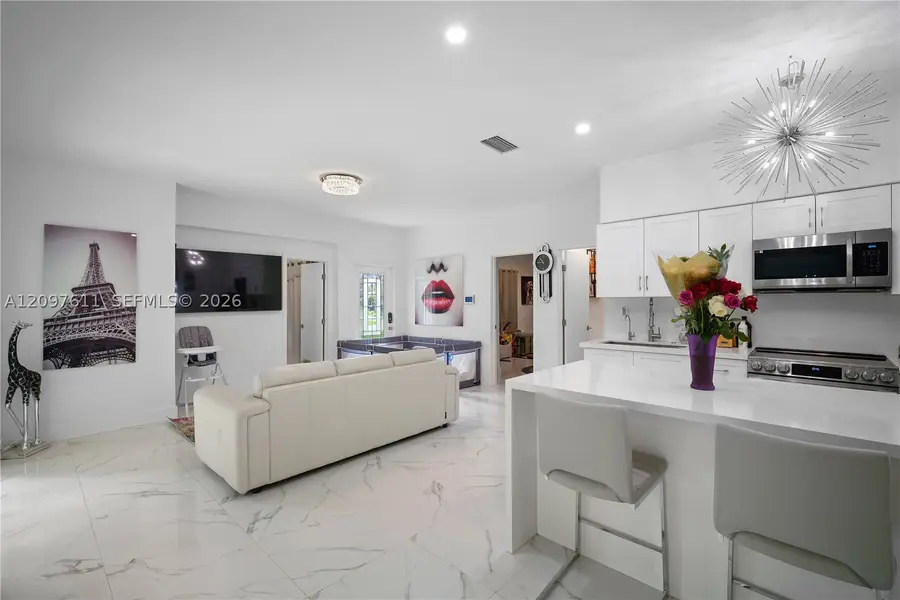 925 NE 4th, Hallandale, FL 33009 - #2