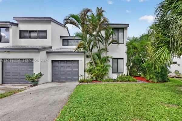 9901 Fairway Cove, Plantation, FL 33324