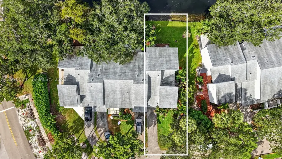 9901 Fairway Cove, Plantation, FL 33324 - #2