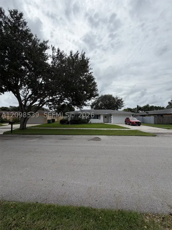 8410 SW 26th, Davie, FL 33328