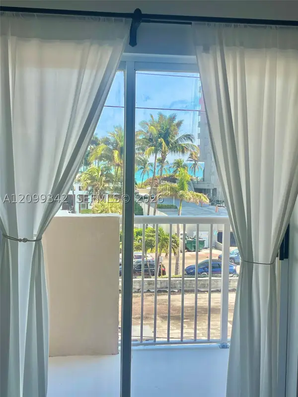 Address Withheld By Seller, Miami Beach, FL 33141
