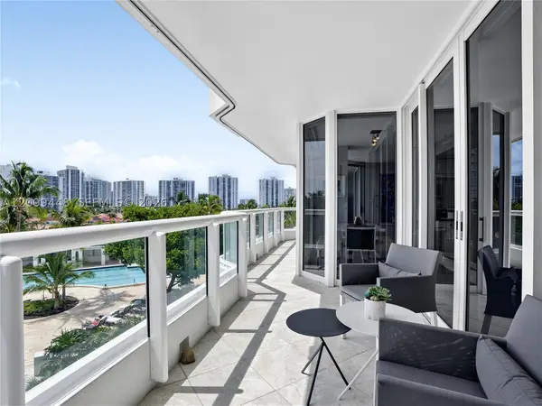 21055 Yacht Club #710, Aventura, FL 33180