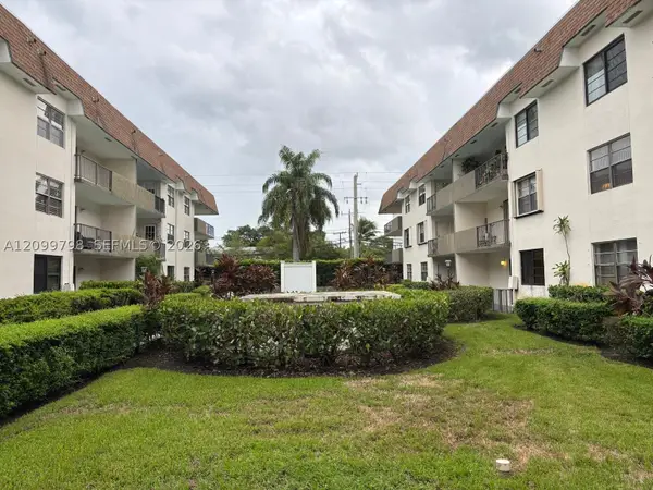 9022 NE 8th #3R, Miami Shores, FL 33138