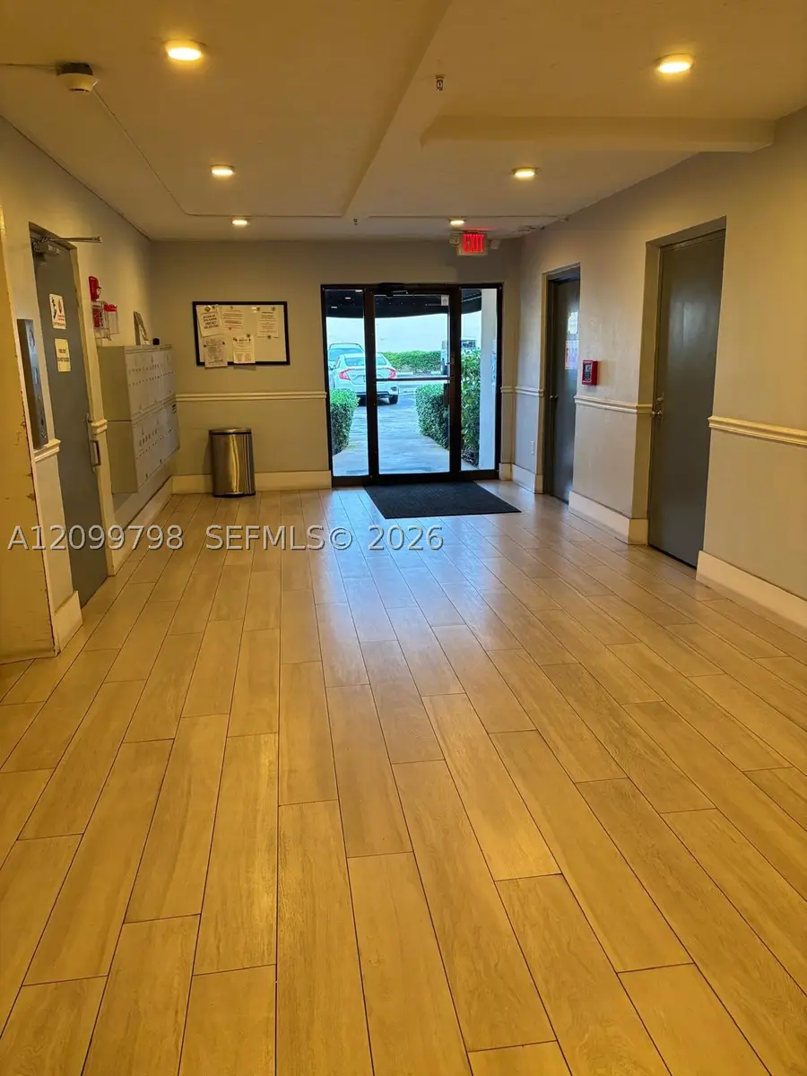 9022 NE 8th #3R, Miami Shores, FL 33138 - #2