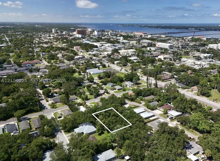 1009 4th St E, Bradenton, FL 34208 - #2