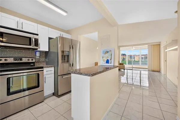 8901 Sunrise Lakes #204, Sunrise, FL 33322
