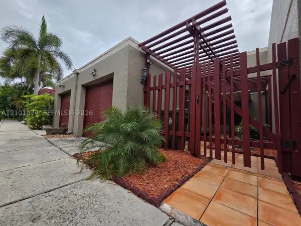 1091 N Hiatus #1091, Pembroke Pines, FL 33026