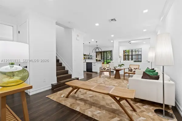 124 W Riverwalk Cir W, Plantation, FL 33325