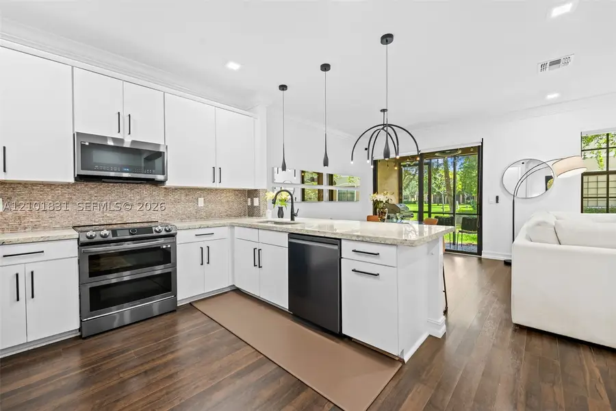 124 W Riverwalk Cir W, Plantation, FL 33325 - #3