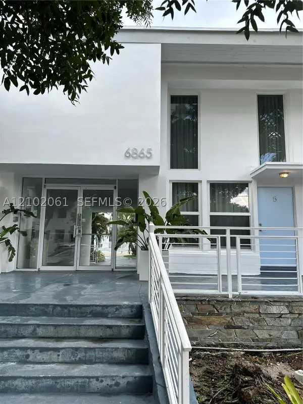 Address Withheld By Seller, Miami Beach, FL 33141