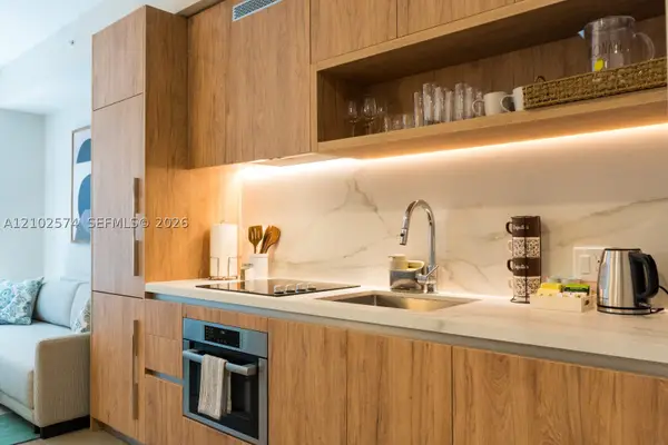11 NE 6th #204, Miami, FL 33132