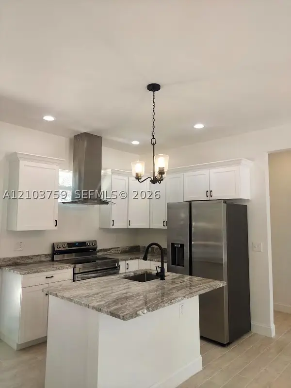 2908 W 52 St W, Other Fl City, FL 33971