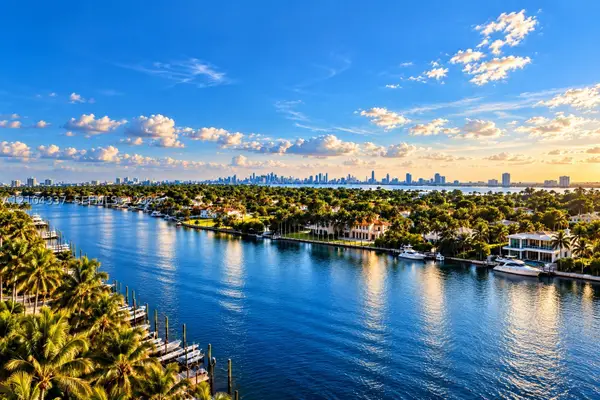 5600 Collins #9S, Miami Beach, FL 33140