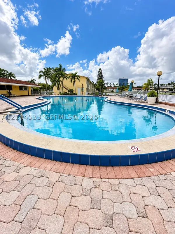 2800 NE 203rd #3, Aventura, FL 33180