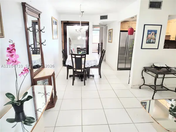 9061 Sunrise Lakes #102, Sunrise, FL 33322