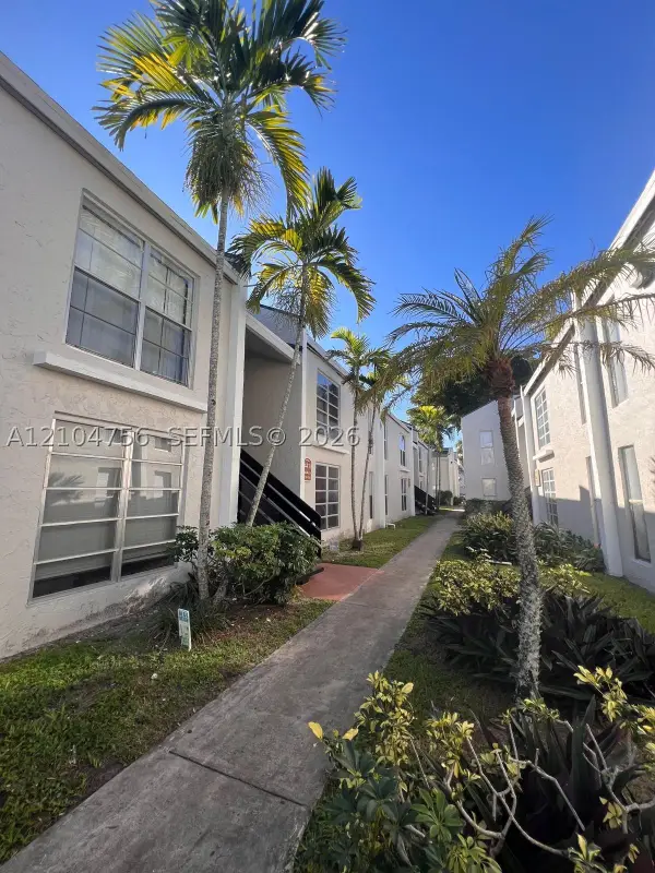 4431 Treehouse #H28, Tamarac, FL 33319