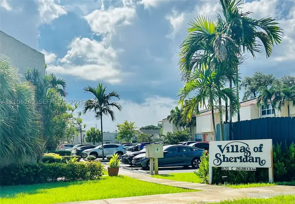 2554 N 38th, Hollywood, FL 33021