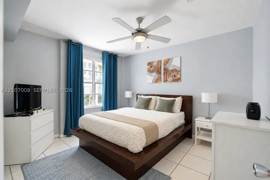 3030 Collins #2H, Miami Beach, FL 33140 - #2
