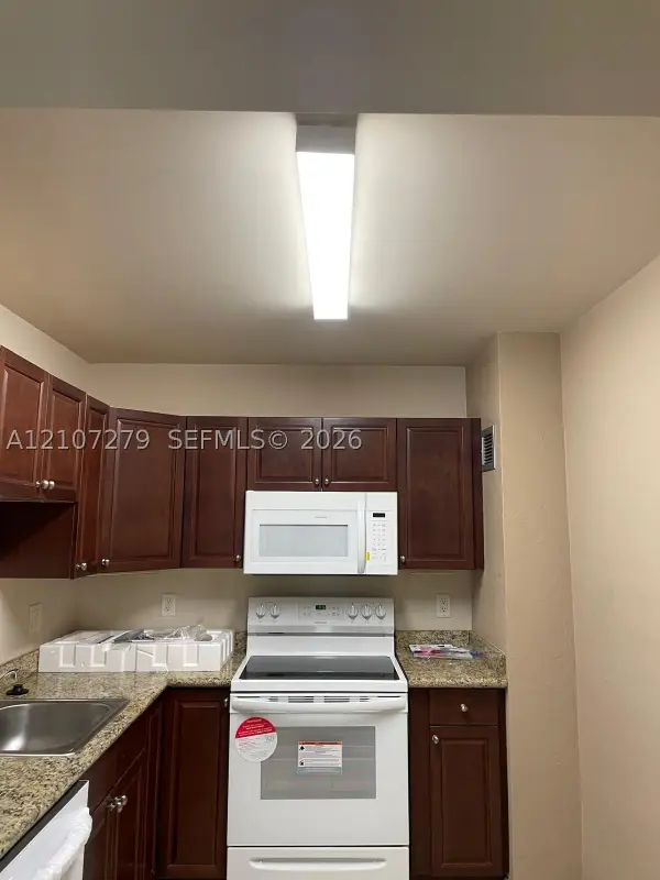 20100 W Country Club #601, Aventura, FL 33180