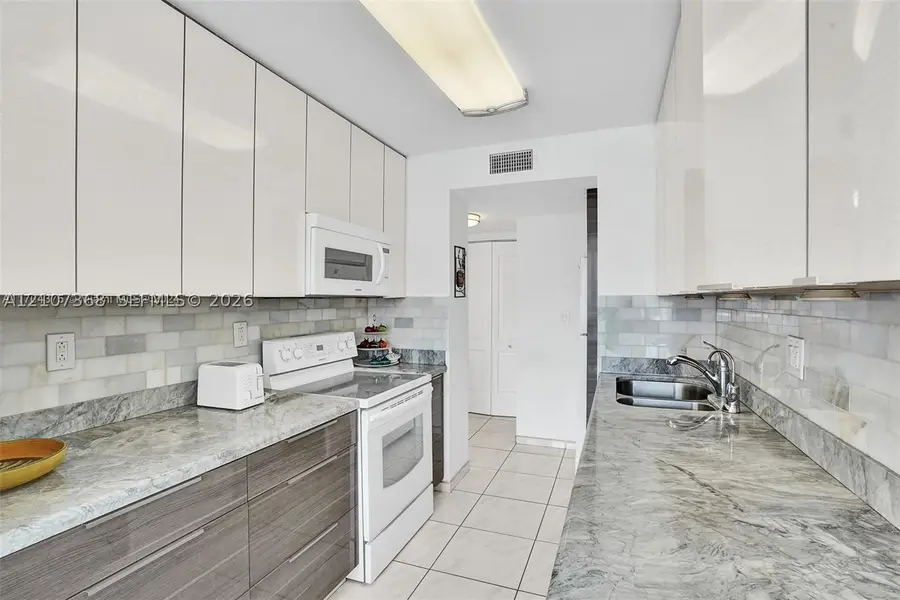 251 174th #415, Sunny Isles Beach, FL 33160 - #2