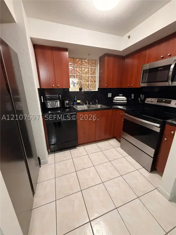 650 Palm #2-A3, Hialeah, FL 33010