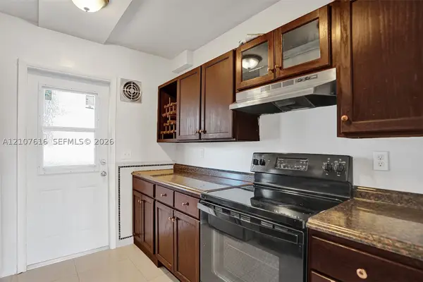 5420 NW 11th #108, Plantation, FL 33313