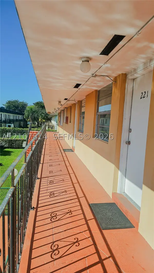 3800 SW 102nd #221, Miami, FL 33165