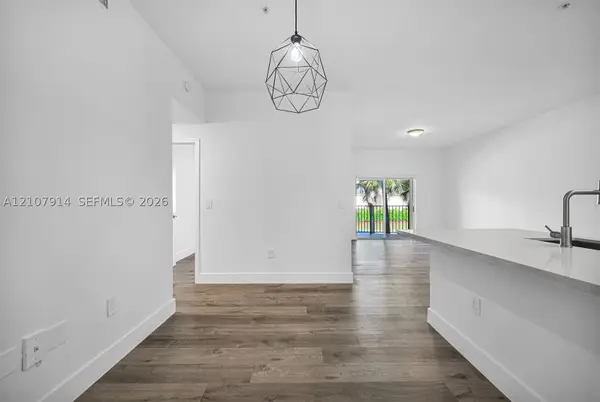 7340 NW 114th #205, Doral, FL 33178
