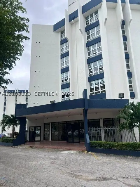 9682 Fontainebleau #709, Miami, FL 33172