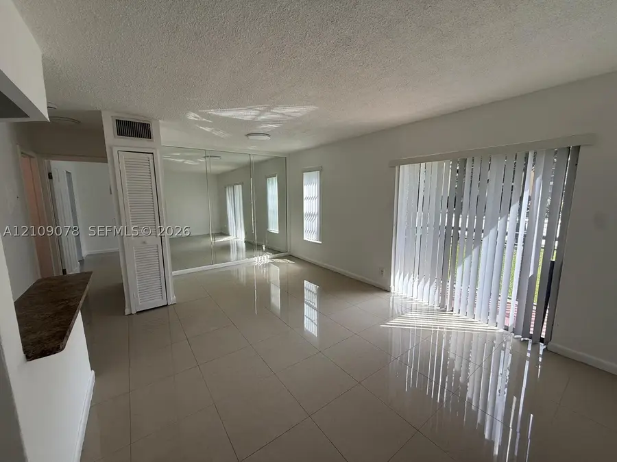 251 172 #129, Sunny Isles Beach, FL 33160 - #3
