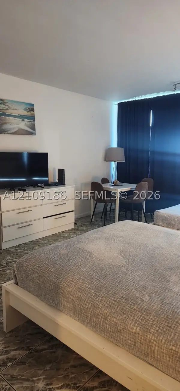 5445 Collins #1408, Miami Beach, FL 33140