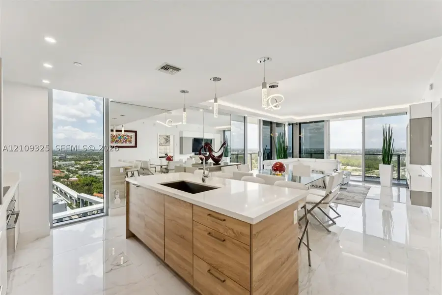 16385 Biscayne #3001, North Miami Beach, FL 33160 - #3
