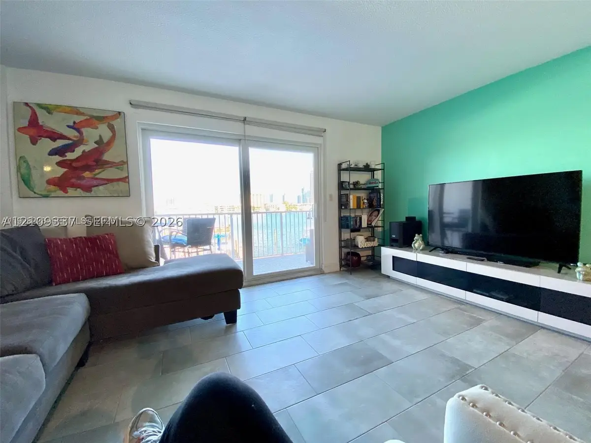 Address Withheld By Seller, Hallandale, FL 33009 - #1