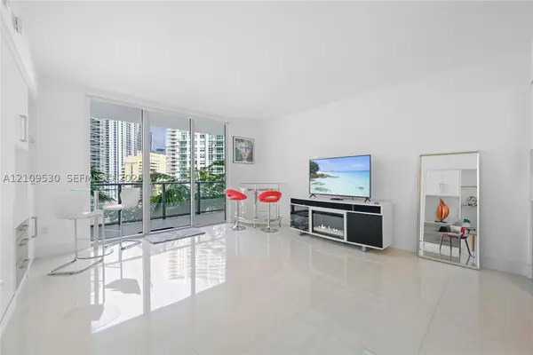 1300 Brickell Bay #1600, Miami, FL 33131