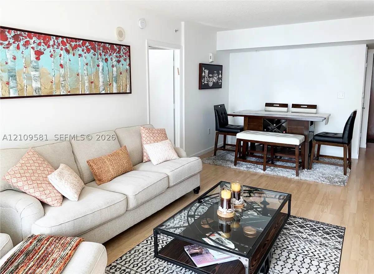 31 SE 5th #1608, Miami, FL 33131 - #1