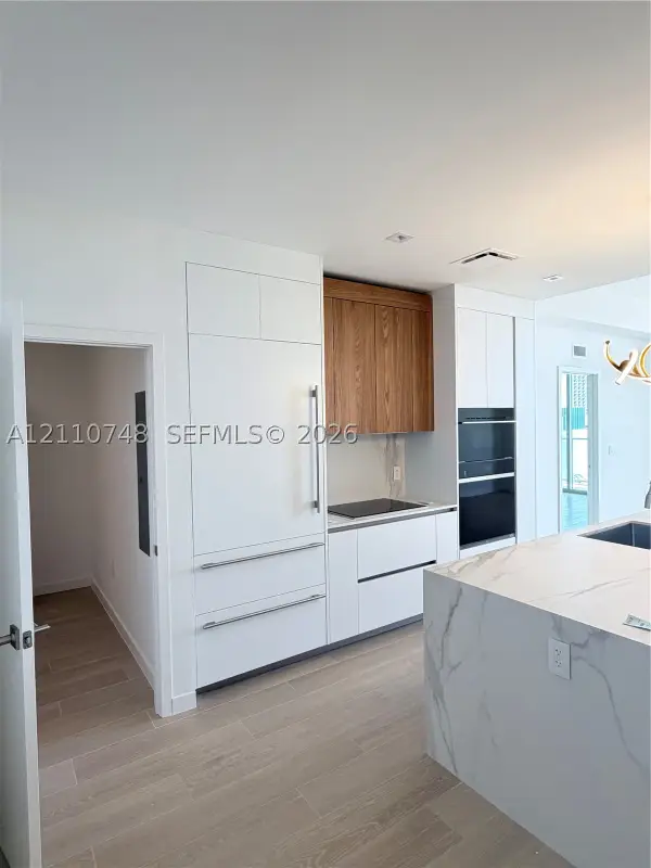 1400 Biscayne #809, Miami, FL 33132