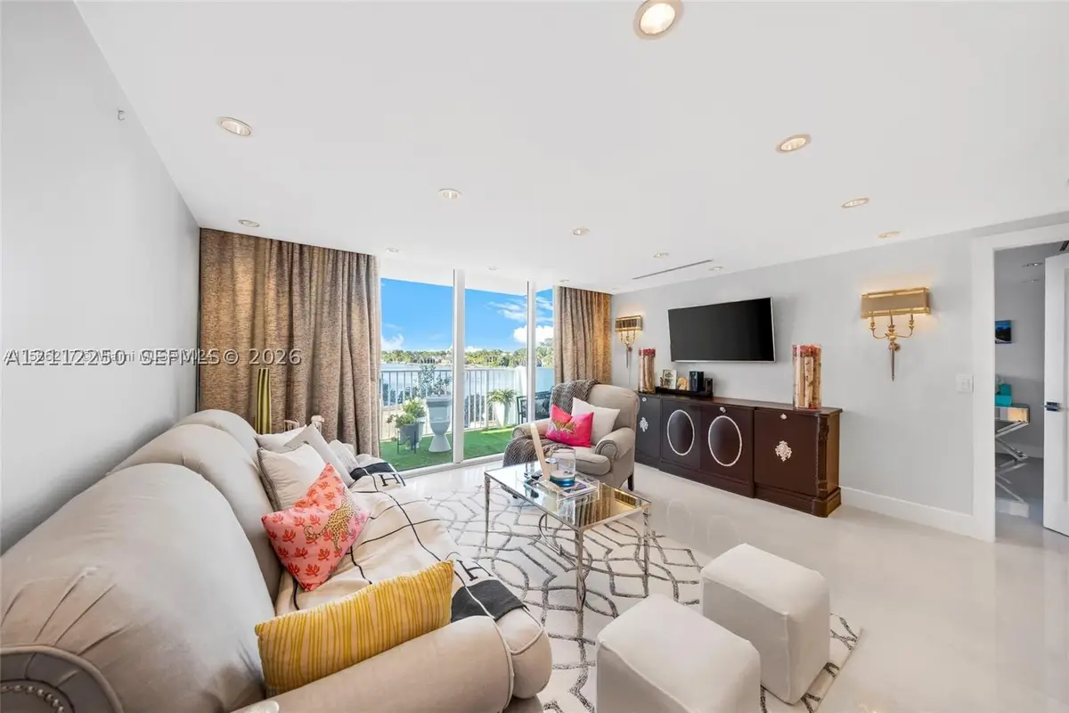5838 Collins #2F, Miami Beach, FL 33140 - #1