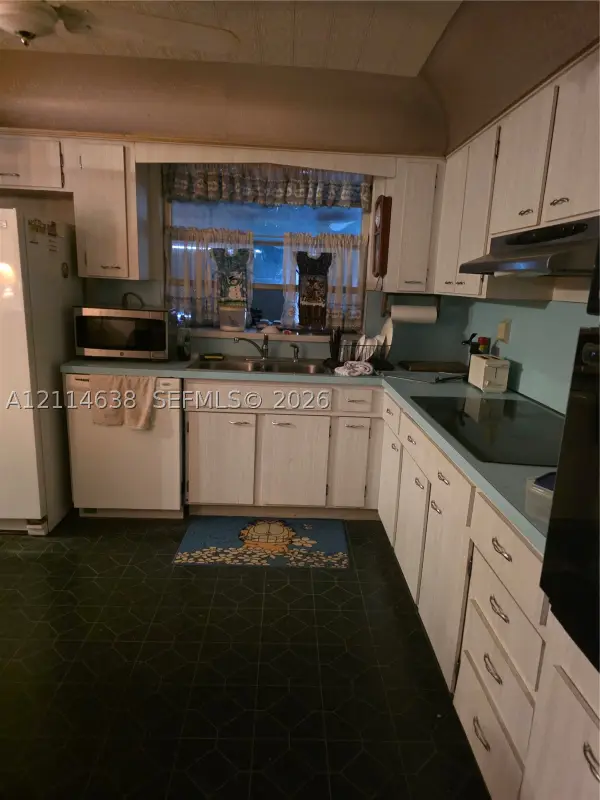 Address Withheld By Seller, Pembroke Pines, FL 33023