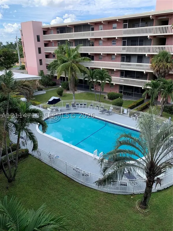 180 NE 12th #14D, Hallandale, FL 33009