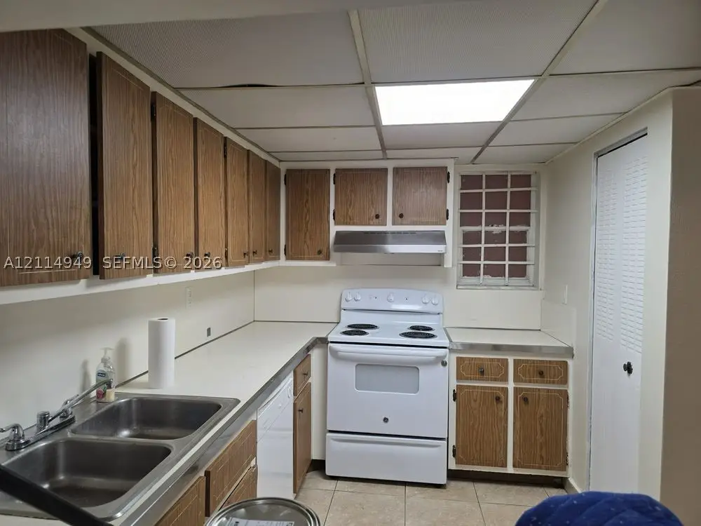 1990 W 56th #1319, Hialeah, FL 33012 - #1