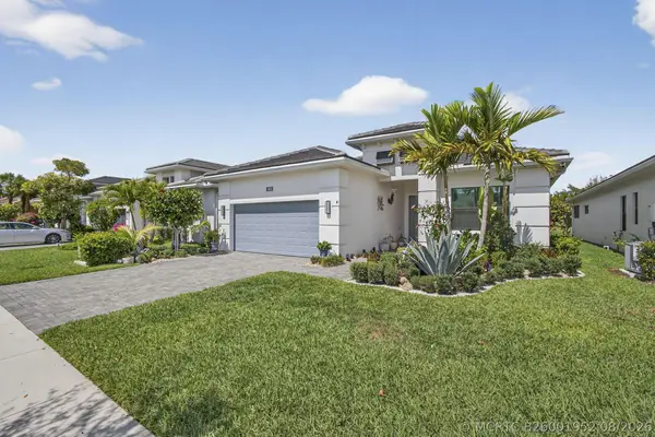 5492 St Armands Way, Loxahatchee, FL 33470